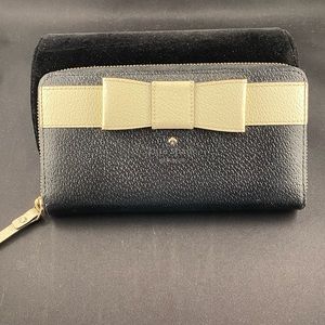 Kate Spade black pebbled leather with ivory bow zip wallet. Perfect condition!